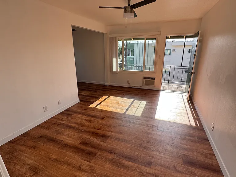 12329 Oxnard St #3 — Photo 10