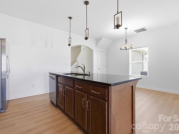 5th image of 1125 Thanet St SW