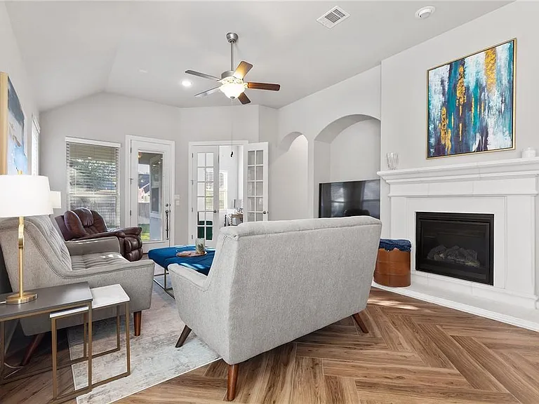 2925 Mossy Springs Dr — Photo 12