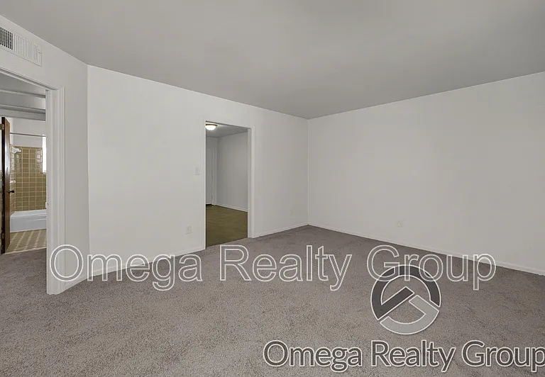 2020 High School Rd #H — Photo 5