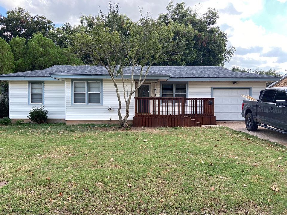 1st image of 208 Walnut Dr
