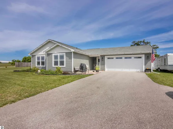 2178 Pebblebrook Dr, Kingsley, MI 49649