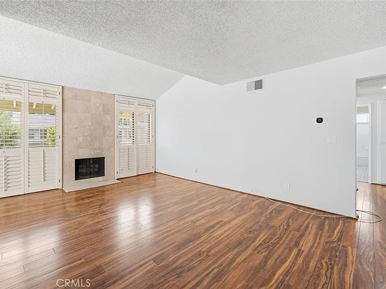 22127 Burbank Blvd #7 — Photo 7