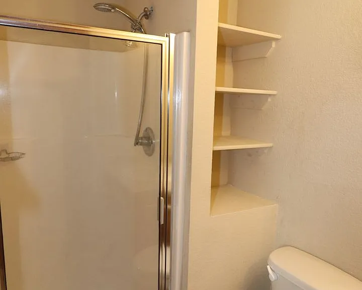 1607 Clover Dr — Photo 17