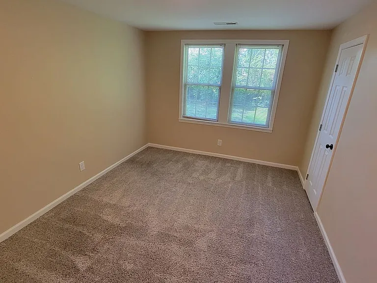 250 E Main St — Photo 10