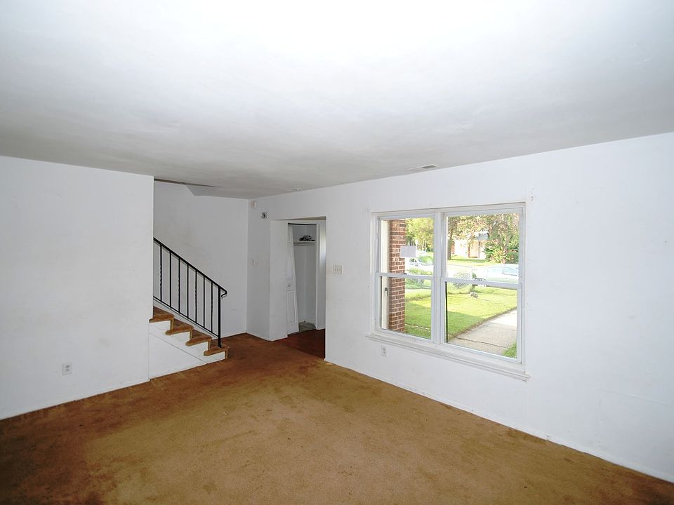 1st image of 5756 E Hastings Arch