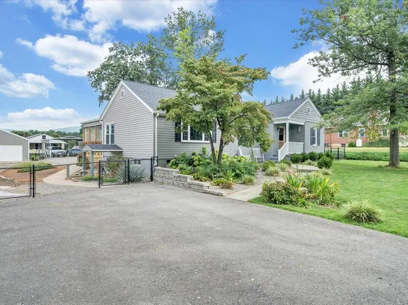 423 Turner Rd, Salem, VA 24153