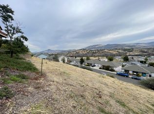 466 Elm St, Phoenix, OR 97535