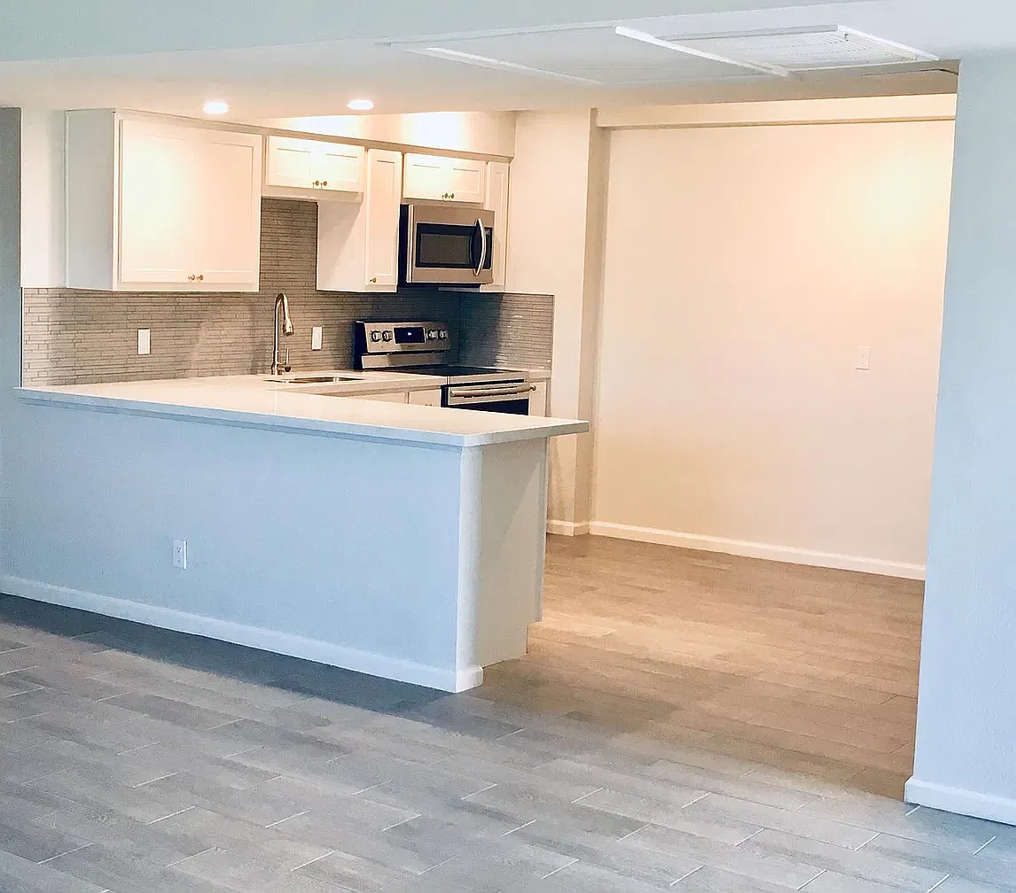 351 E Thomas Rd — Photo 3