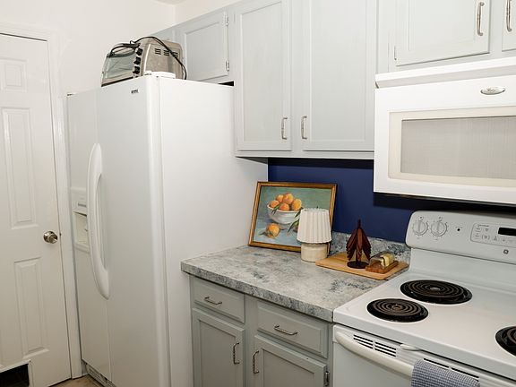 5th image of 4 Brookview Ln