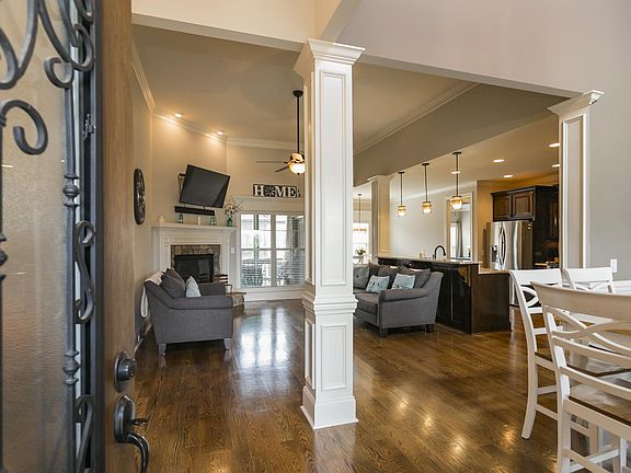 3rd image of 107 Shady Hollow Dr