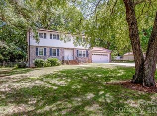 734 Willow Ln, Harrisburg, NC 28075