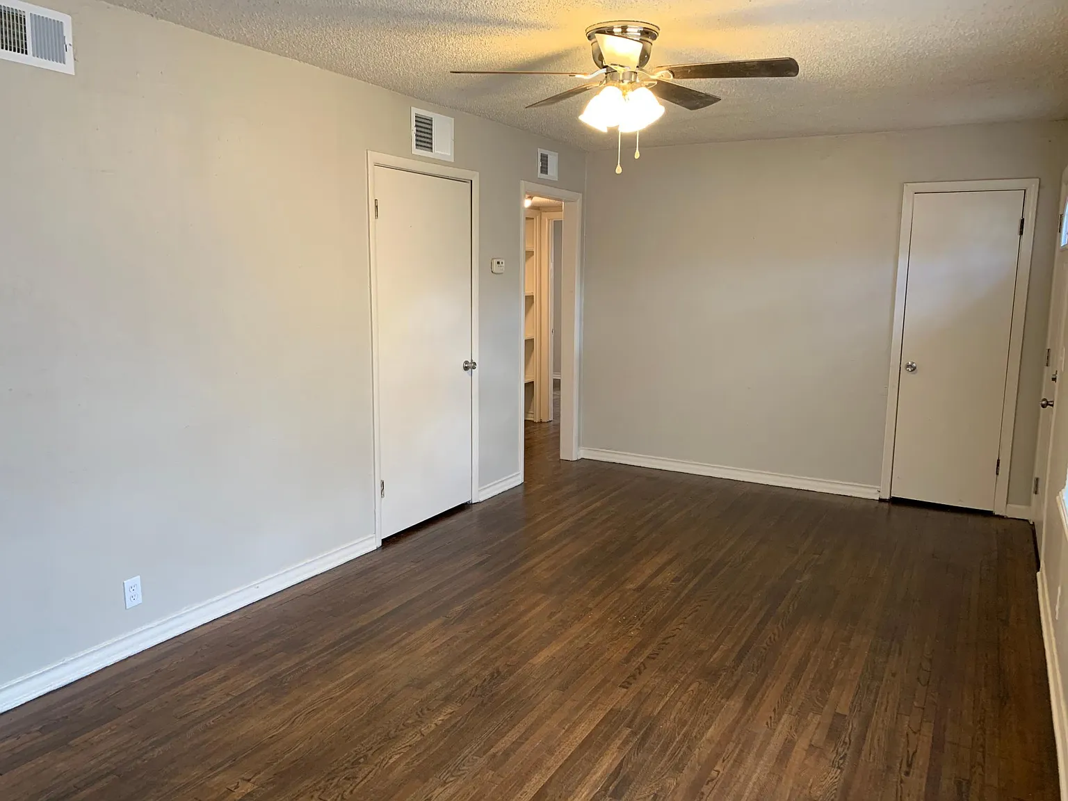 2 bed, 720 sqft, $900 — Photo 3