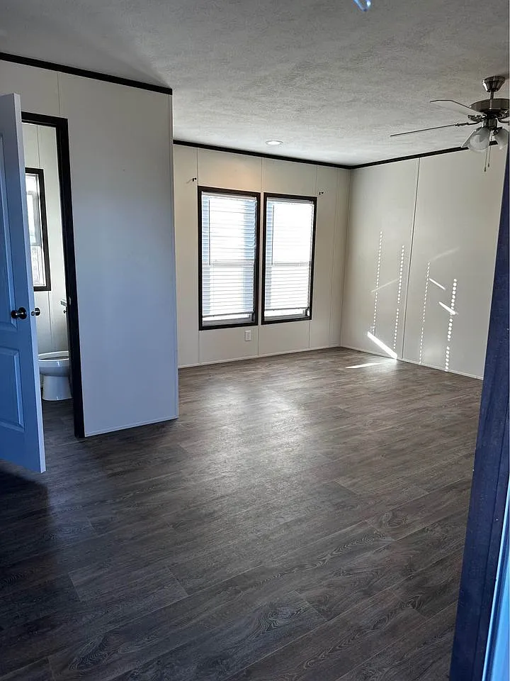Studio, 300 sqft, $600 — Photo 3