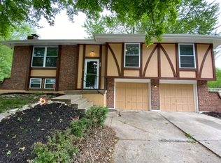 525 NE Johnston Dr, Blue Springs, MO 64014