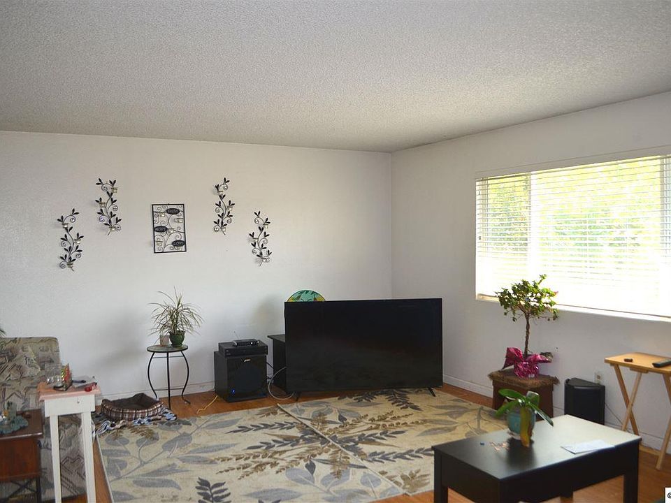 2nd image of 2146 11th Ave