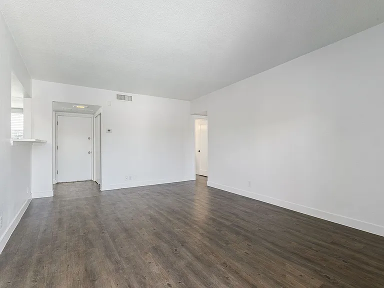 The Shorewood Apartments — Photo 63