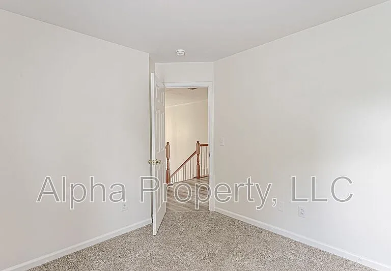 261 Highgate Cir — Photo 16