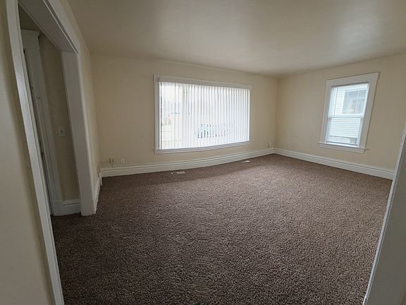 5th image of 1410 W Spofford Ave