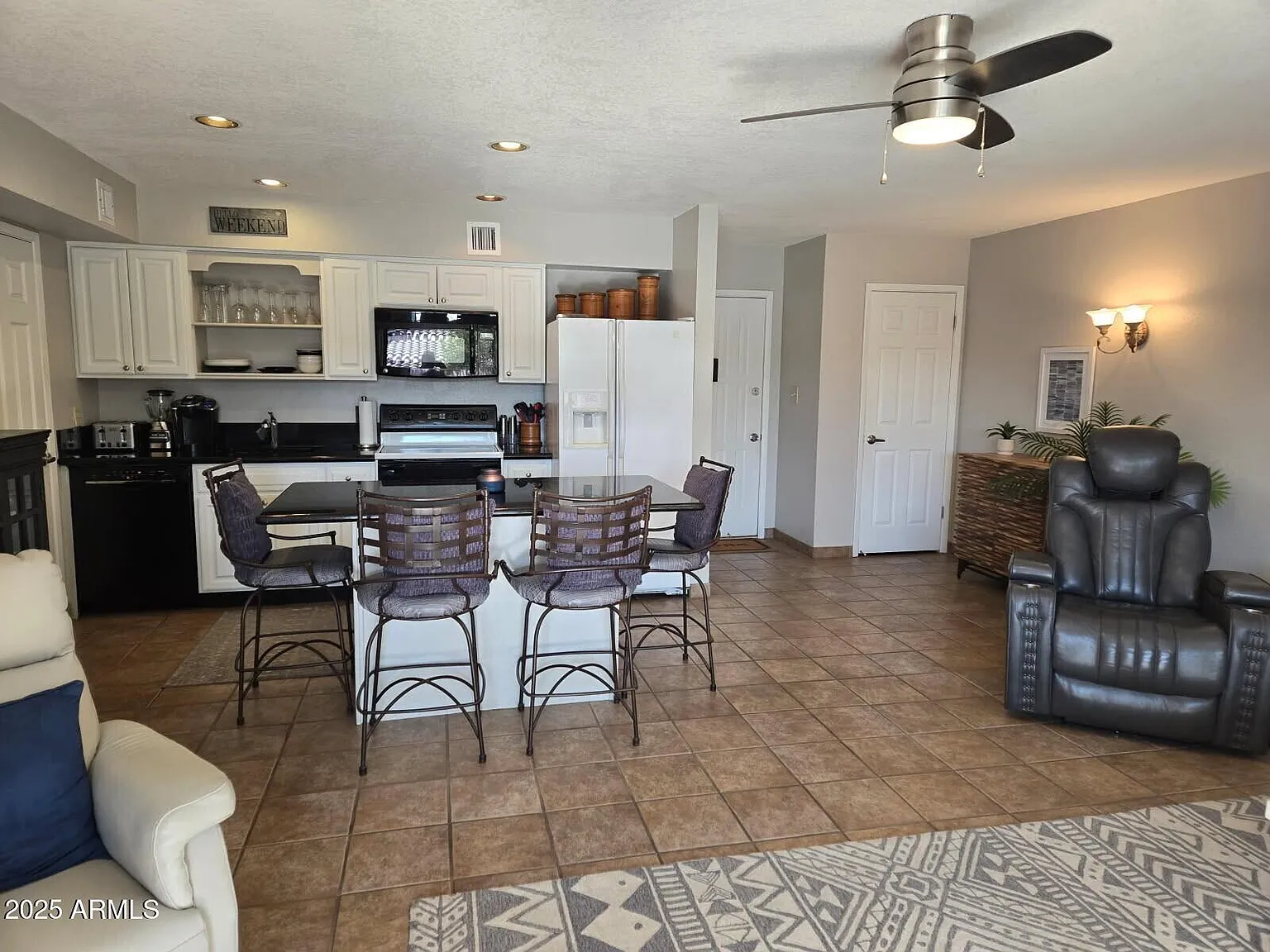 2 bed, 1.5 bath, 1147 sqft, $1,700 — Photo 3