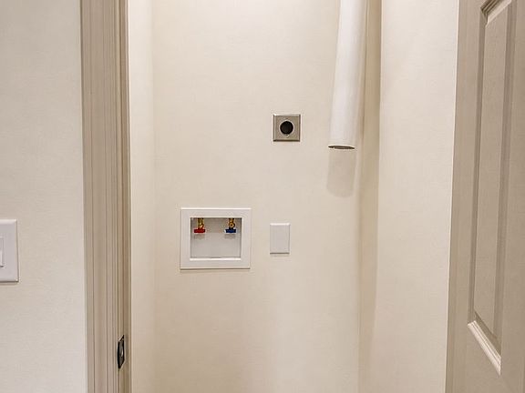 4th image of 19 Proctor Dr Unit 1