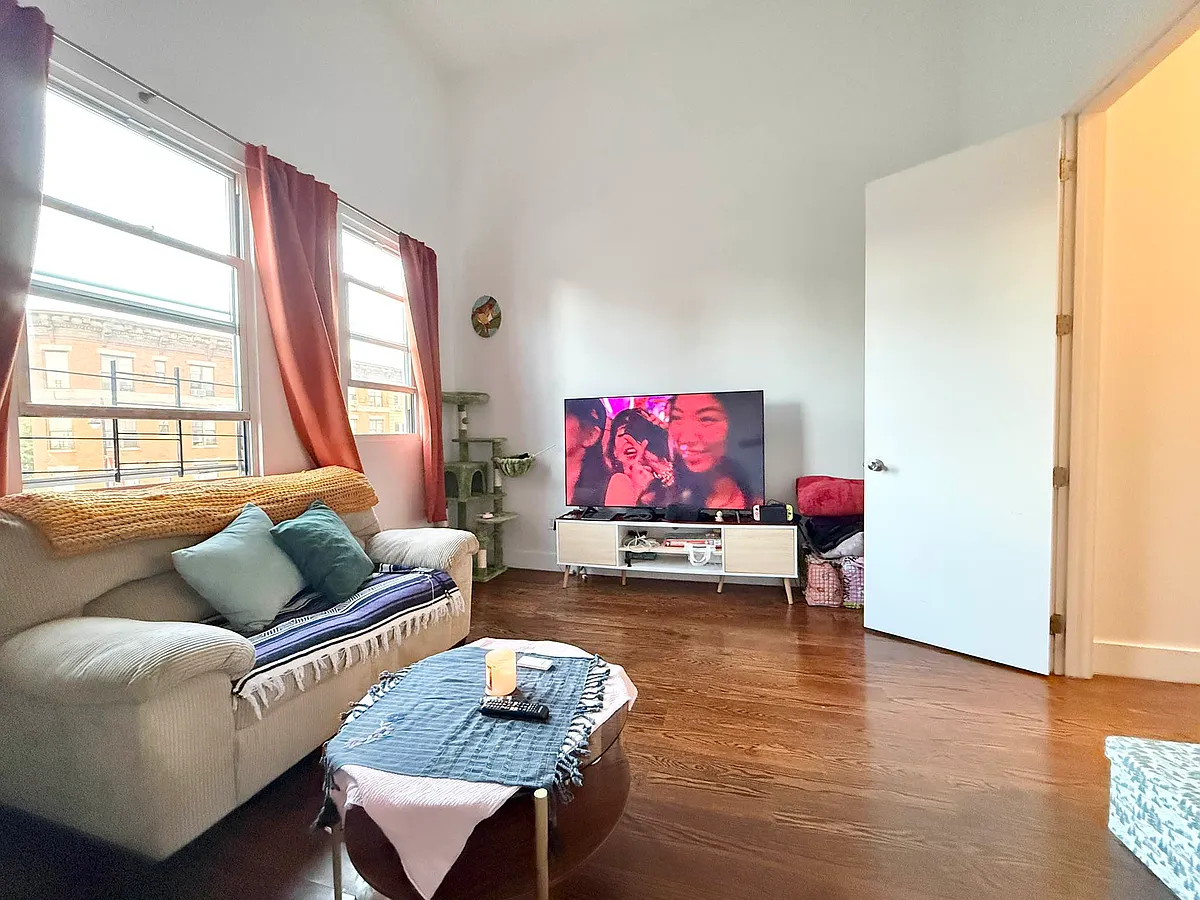 Building Photo - 1424 Flatbush Ave #7
