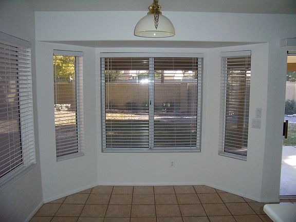 5th image of 327 N Westport Dr