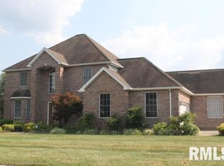 2205 Brentwood Dr, Marion, IL 62959