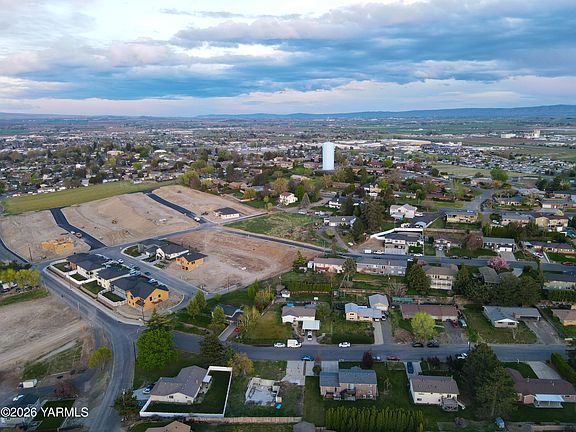 5th image of 829 Vine Ave