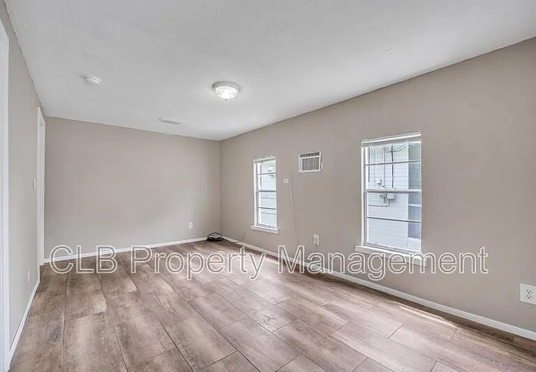 735 Marion St — Photo 6
