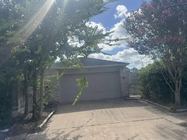 11807 S Youngwood Ln, Houston, TX 77043