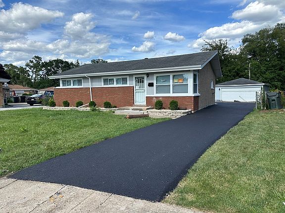 2nd image of 16219 Sussex Ct