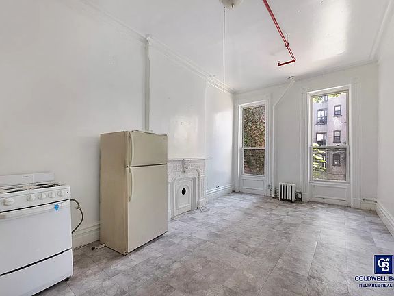 4th image of 150 E 105th St #1