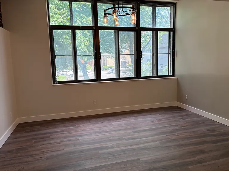 Parkway Apartments — Photo 13