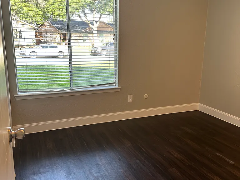 2109 Cedarcrest Dr — Photo 11