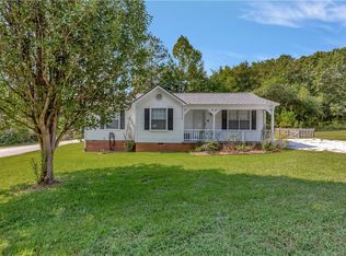 220 Wesleyan Dr, Central, SC 29630