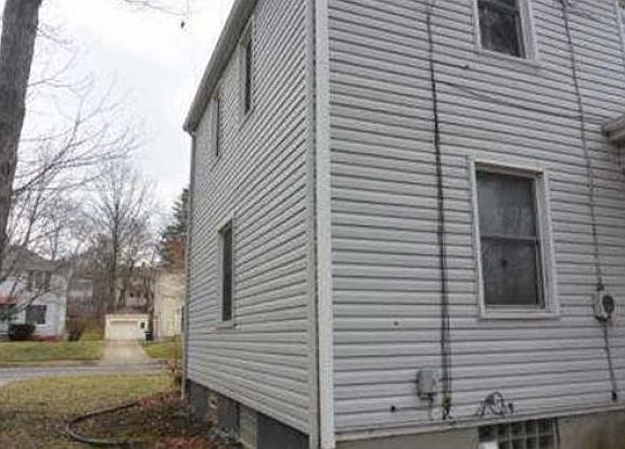 3rd image of 1134 Roslyn Ave