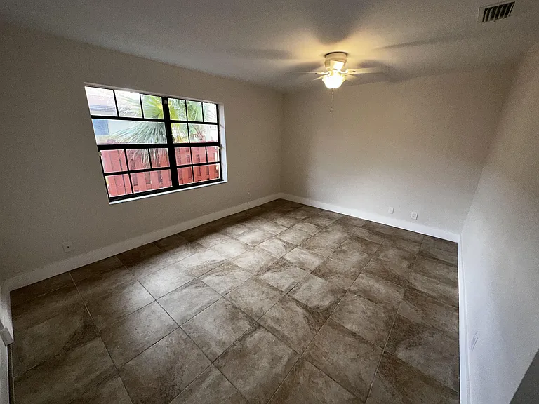 4326 Woodstock Dr #C — Photo 12