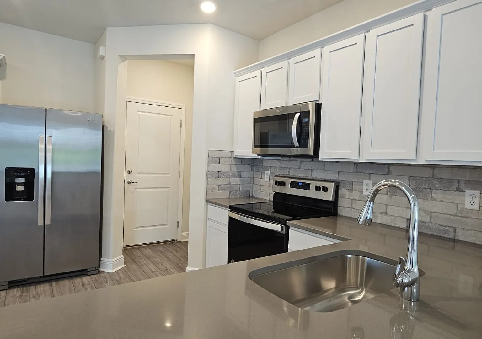 3 bed, 1782 sqft, $2,395 — Photo 2