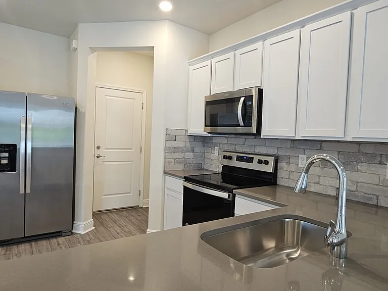 4782 Sparkling Shell Ave — Photo 2