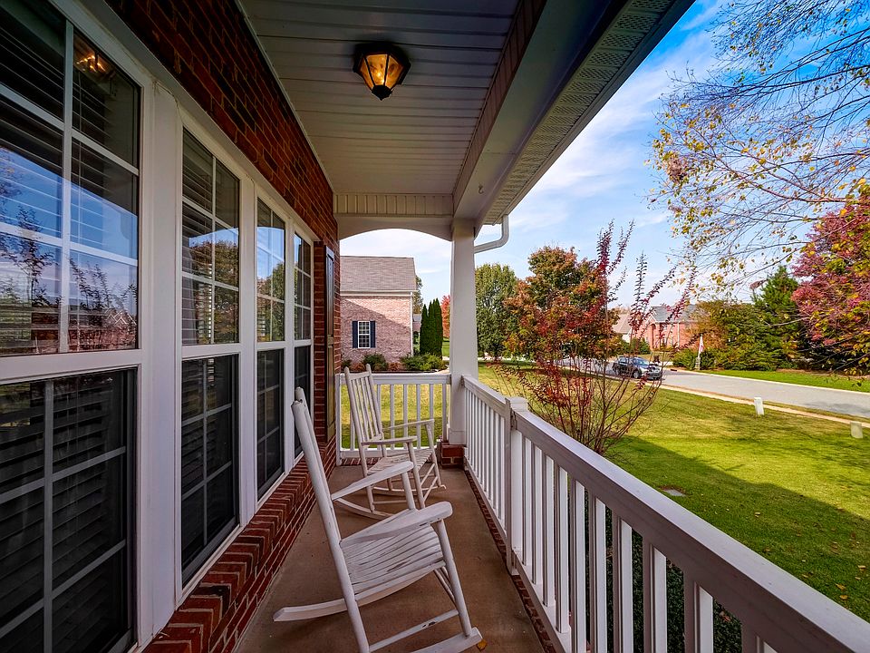 1st image of 206 Castles Gate Dr