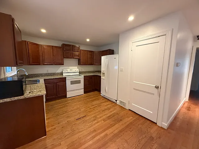 2310 Fernwood Dr — Photo 6
