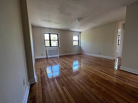 3rd image of 22-11 Crescent St #1C