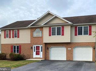 16831 Cavalry Dr, Williamsport, MD 21795