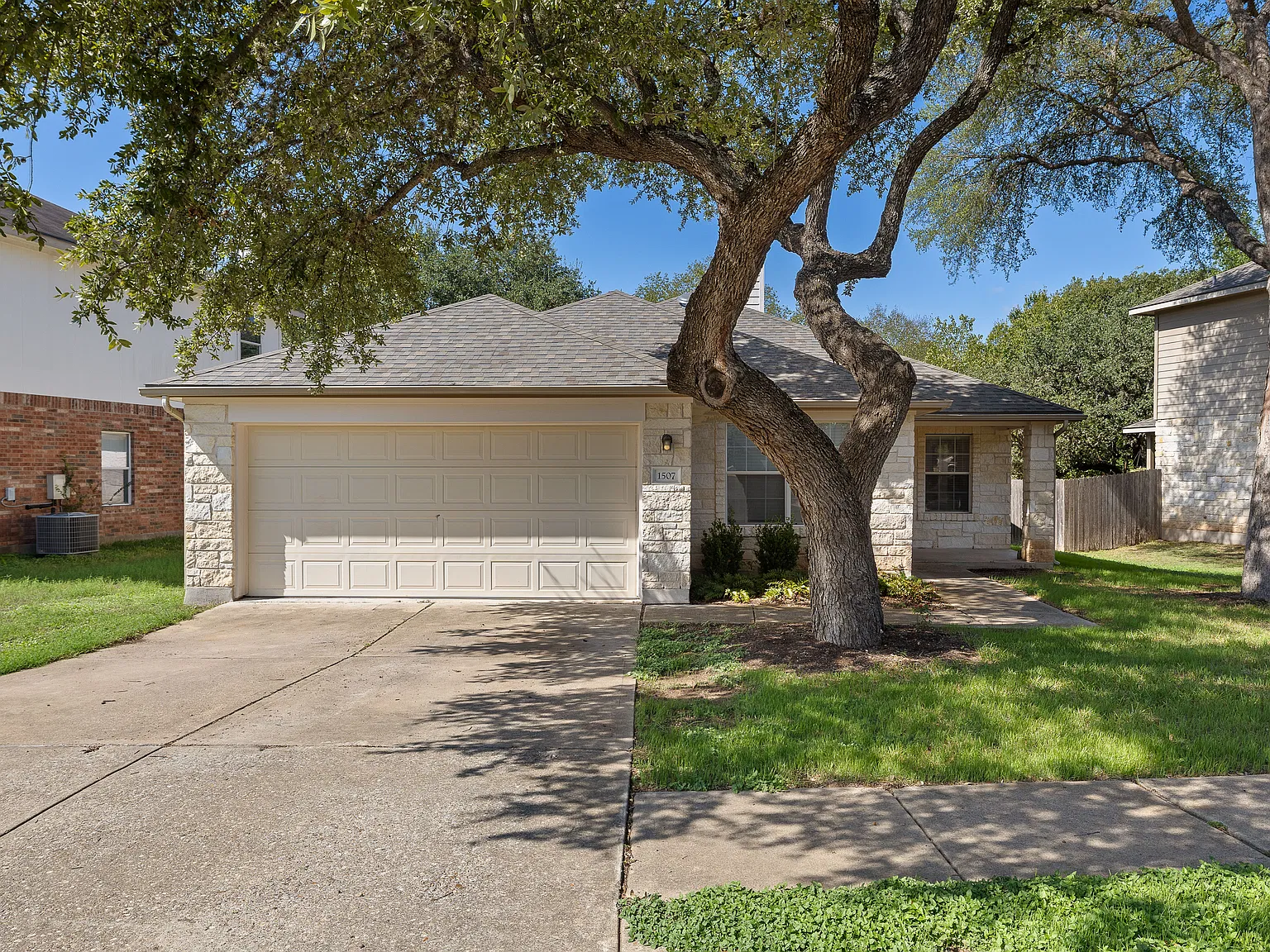 3 bed, 1491 sqft, $2,200 — Photo 2