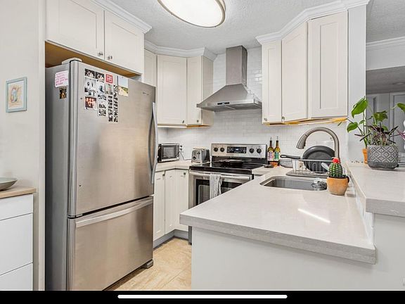 3rd image of 55 Roque Moraes Ct APT 1