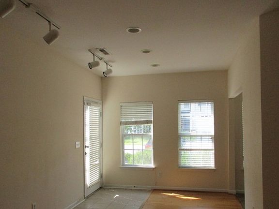 3rd image of 830 Blazingwood Dr
