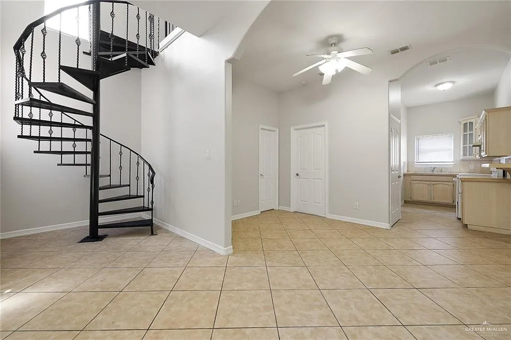 1521 W McIntyre St — Photo 4