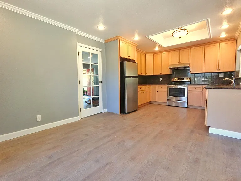 270 McDuff Ave — Photo 6
