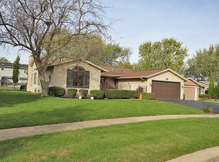 1560 McDevitt Cir, Elk Grove Village, IL 60007